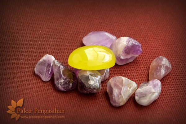 batu pengasihan semar kuning