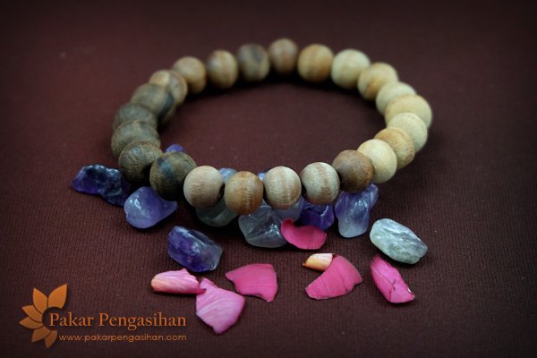 gelang kayu bertuah pengasihan